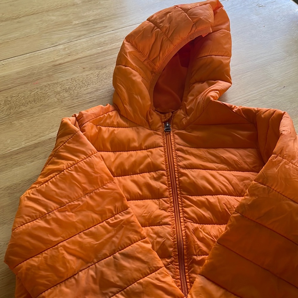 Amazon Essentials Lightweight Water-Resistant Packable Hooded Puffer Coat